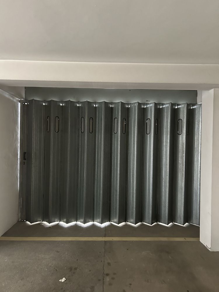 Aluga se armazem /. garagem