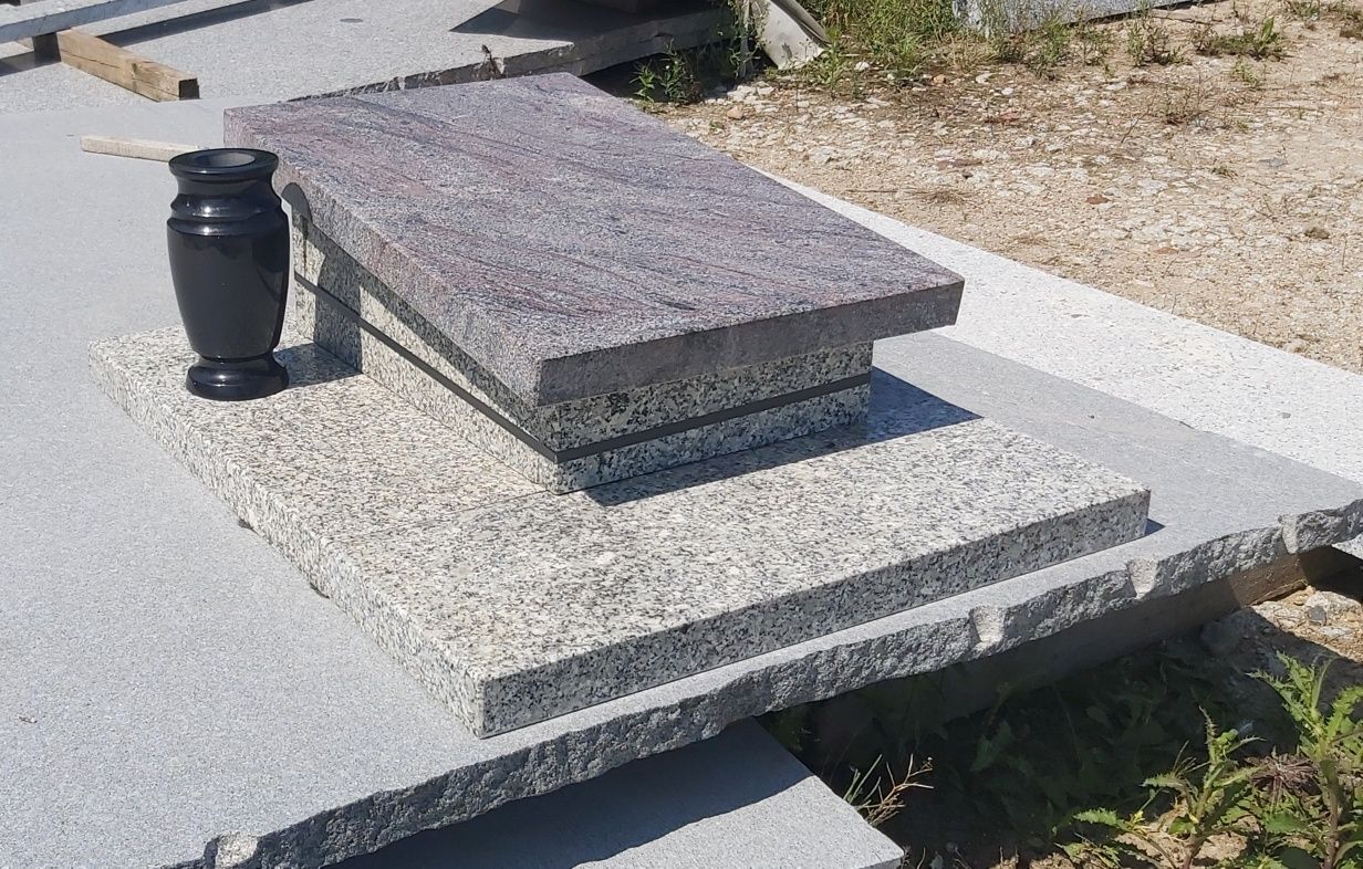 Nagrobek granitowy  90x70 cm. I inne.