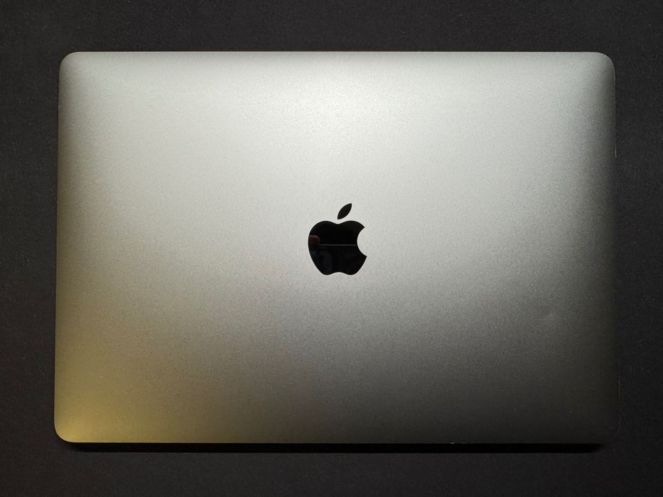 MacBook Air 13" M1 16GB RAM 256SSD