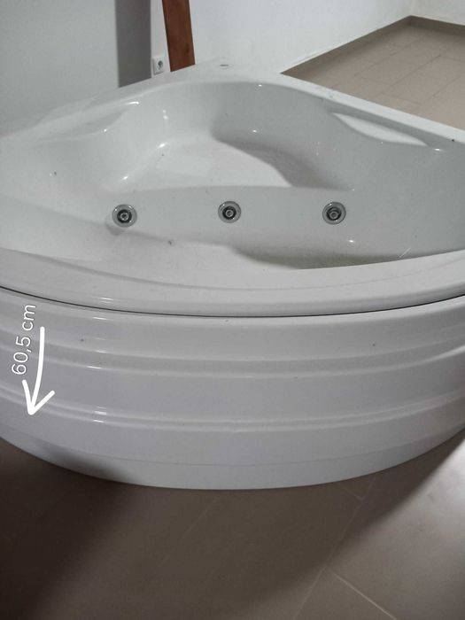 Banheira de hidromassagem de canto