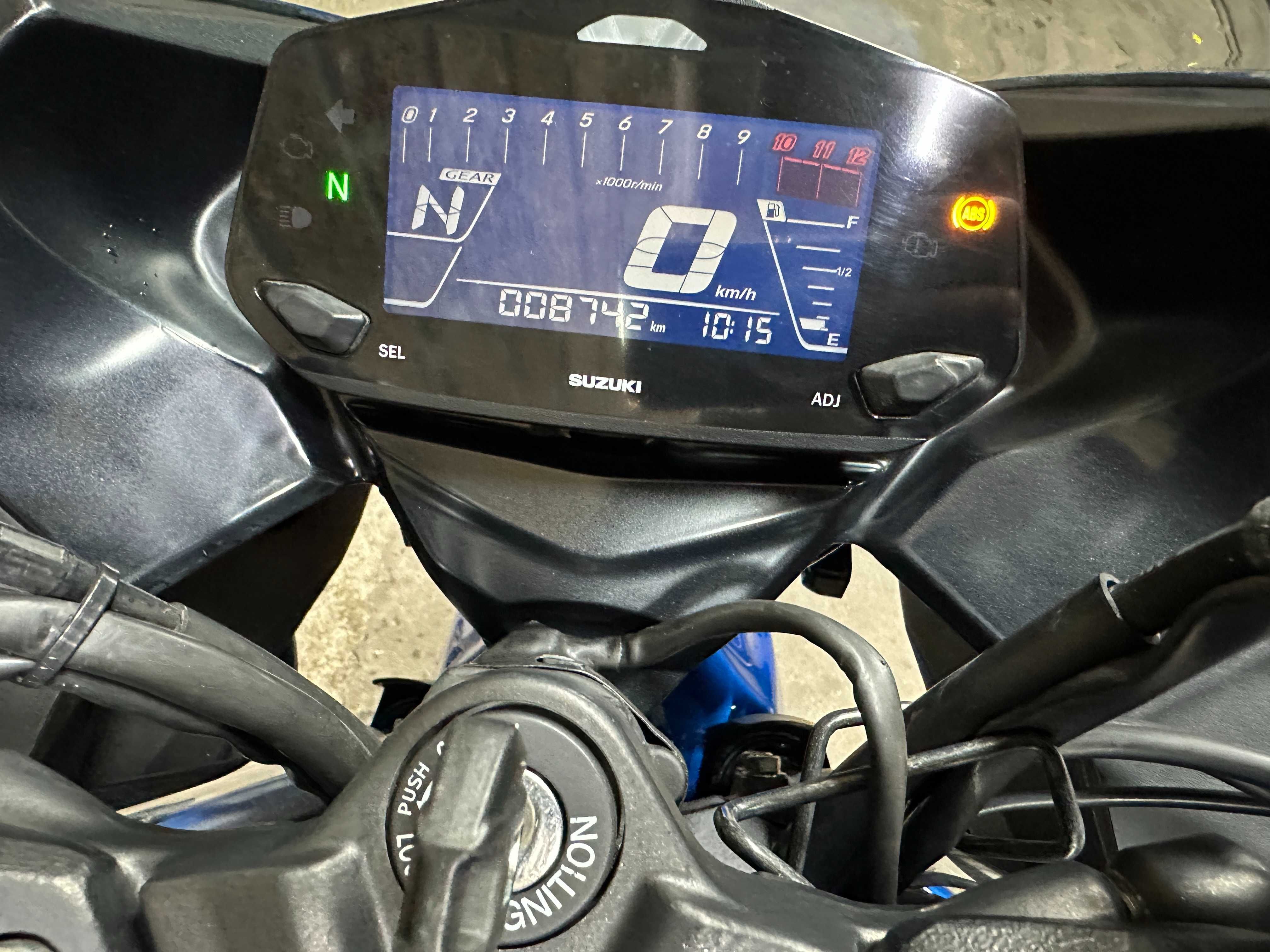 Suzuki GIXXER250SF Джіксер