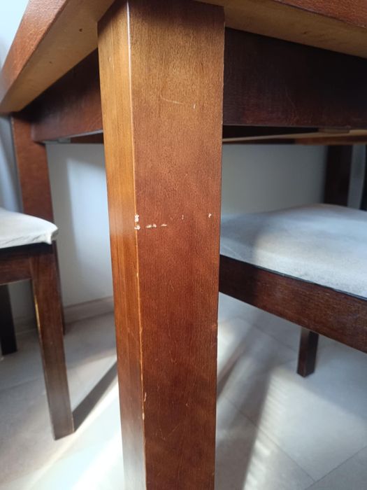 Stół drewniany z 4 krzesłami