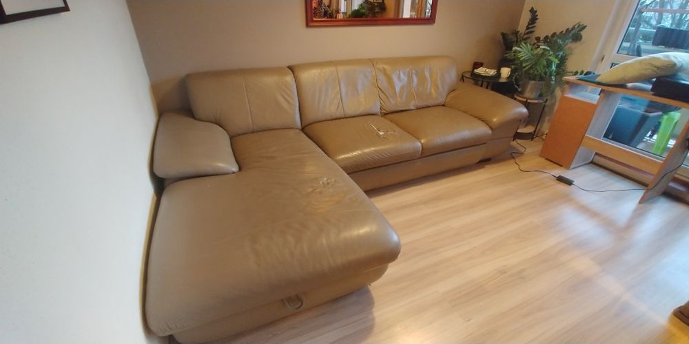 Rogówka oliwkowa z funkcją spania i pojemnikiem na pościel.