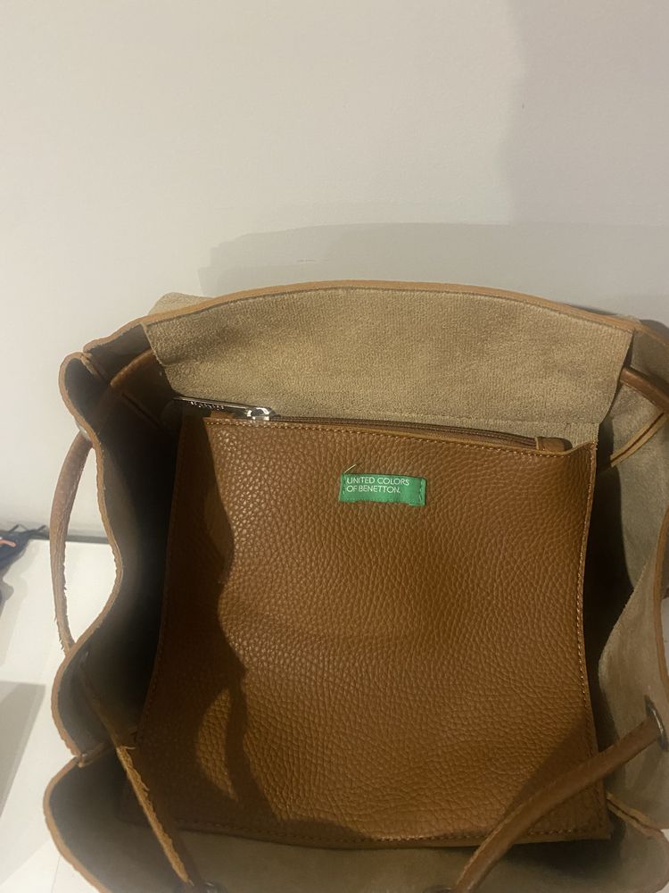 Mochila da Benetton, en pele, em excelente estado, praticamente nova