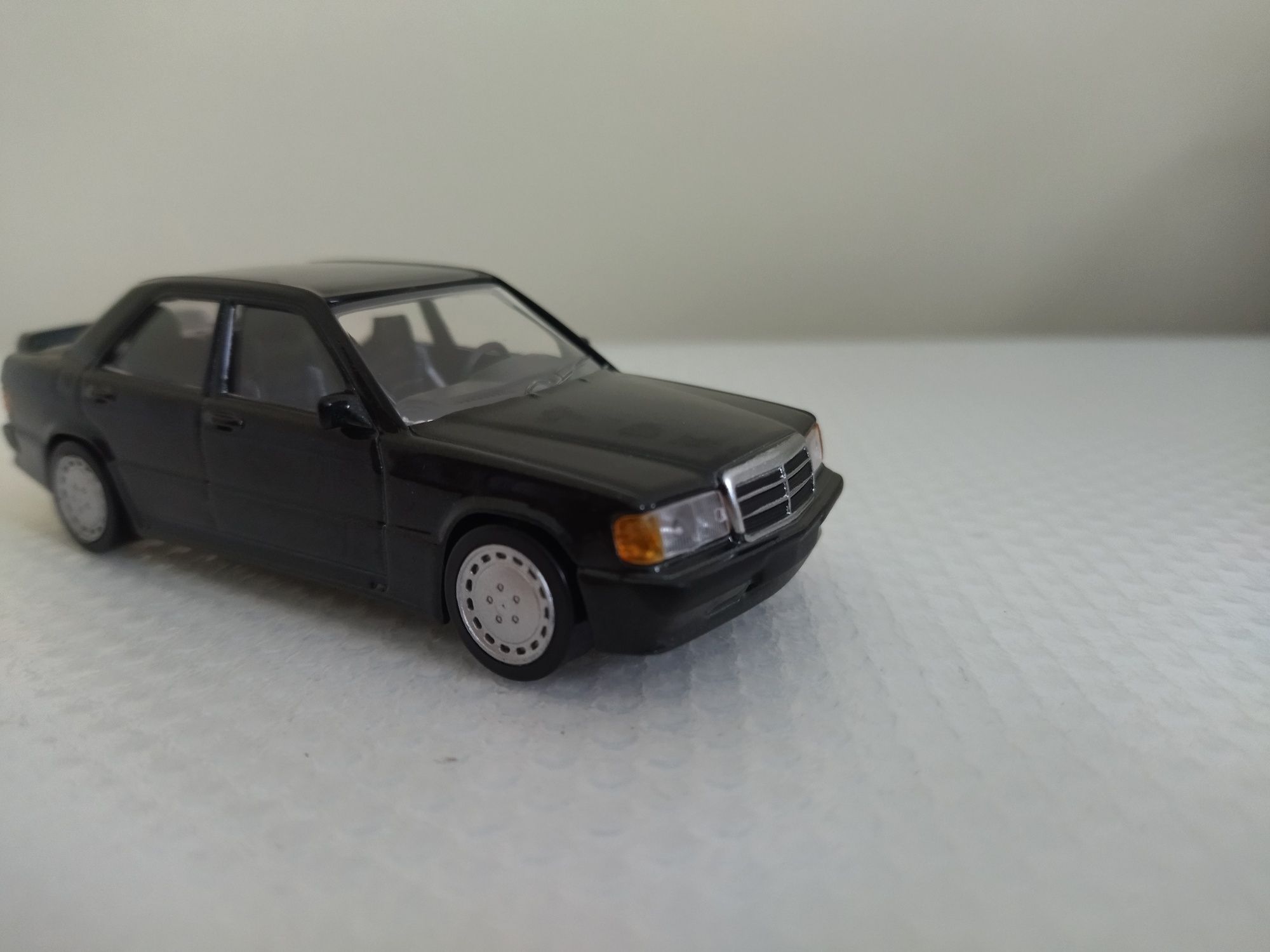 Miniatura Mercedes 190E 2.3 16V Nova 1/43