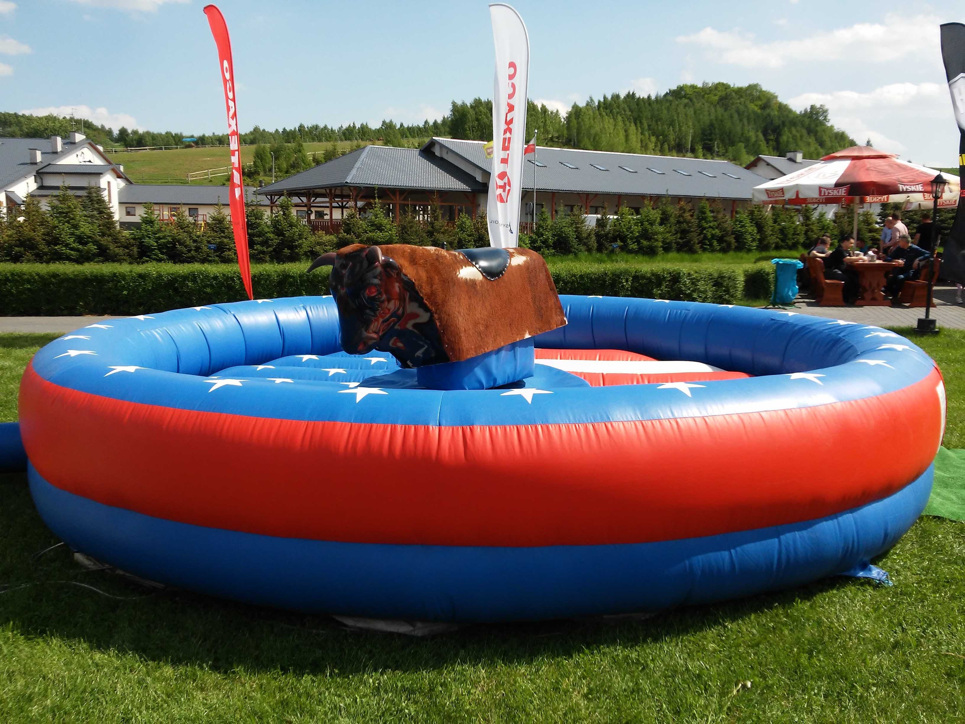 Zjeżdżalnia dmuchana, byk rodeo, basen z piłeczkami, kule wodne