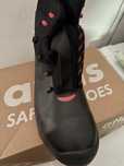 Nowe buty atlasy