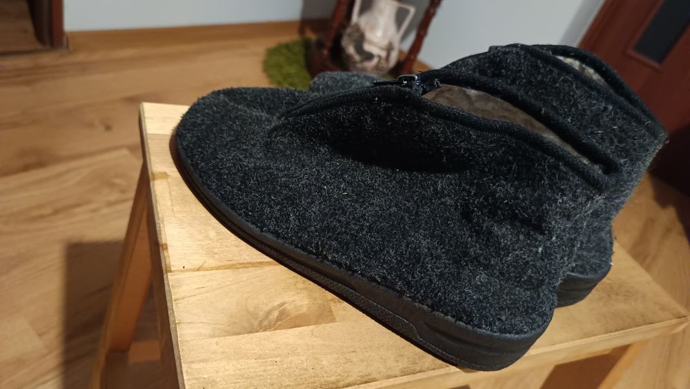 Ciepłe kapcie domowe
