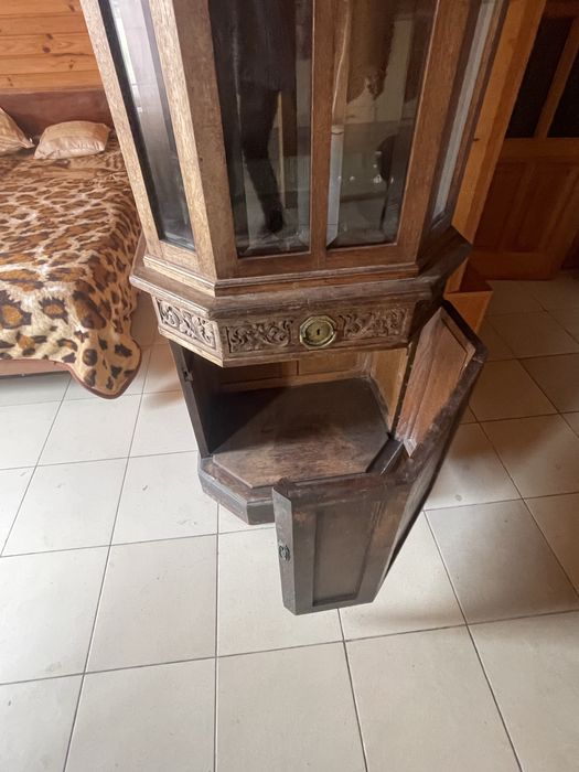 Антикварный оружейный шкаф 18 века