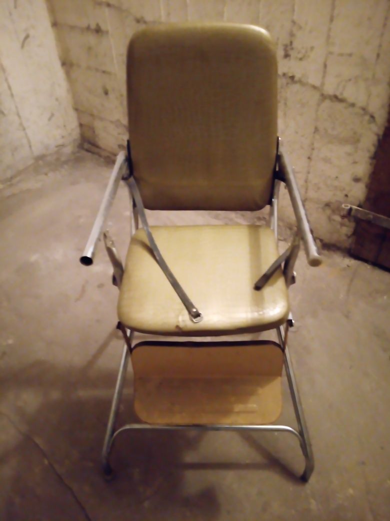 Unikatowe krzesełko do karmienia Prl