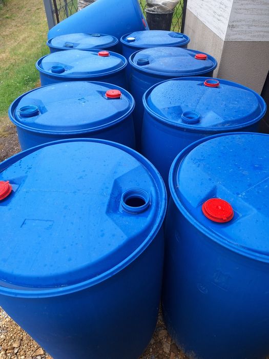 Beczki plastikowe 200l