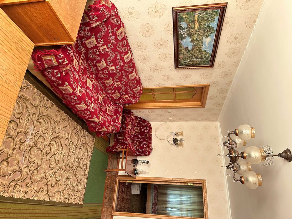 Продам двокімнатну квартиру в центрі смт. Білогір’я