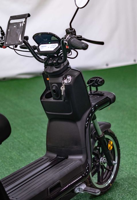 Оренда електроскутерів Aima для доставки Glovo, Bolt