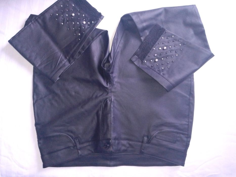 Новые! Чёрные, женские брюки под кожу с кружевом и бусинами 54- 56 раз