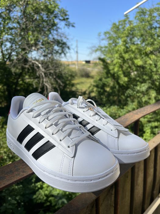 Кроссовки adidas