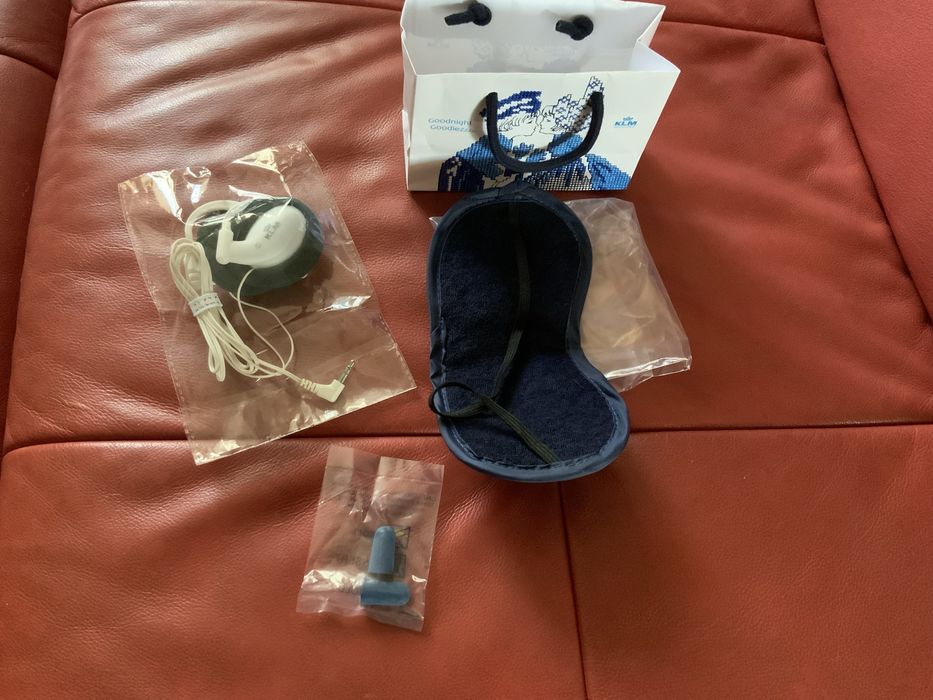 Набор для сна (беруши, маска для сна, наушники)