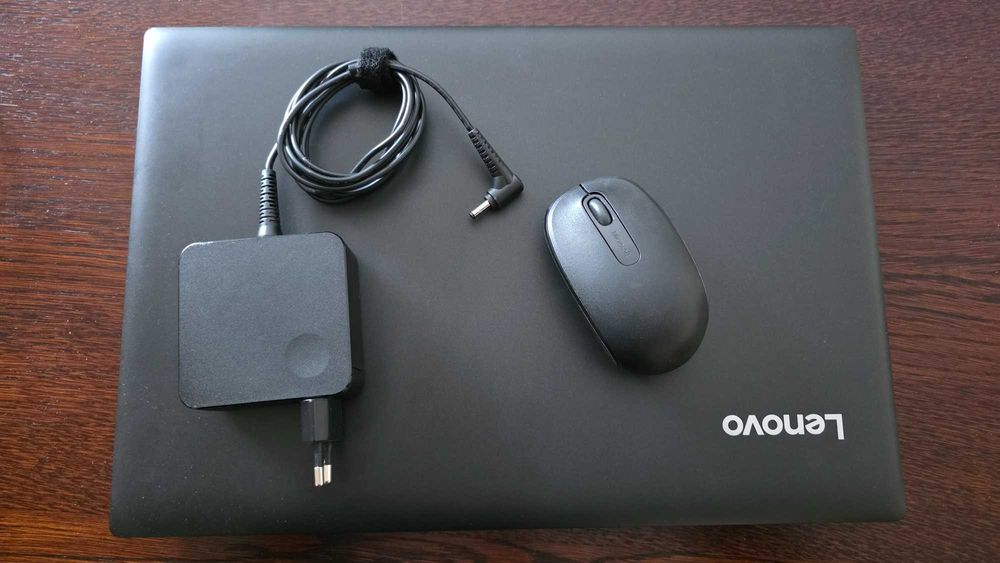 Laptop Lenovo 15.6 cala z Windows 11 zestaw (myszka + zasilacz)