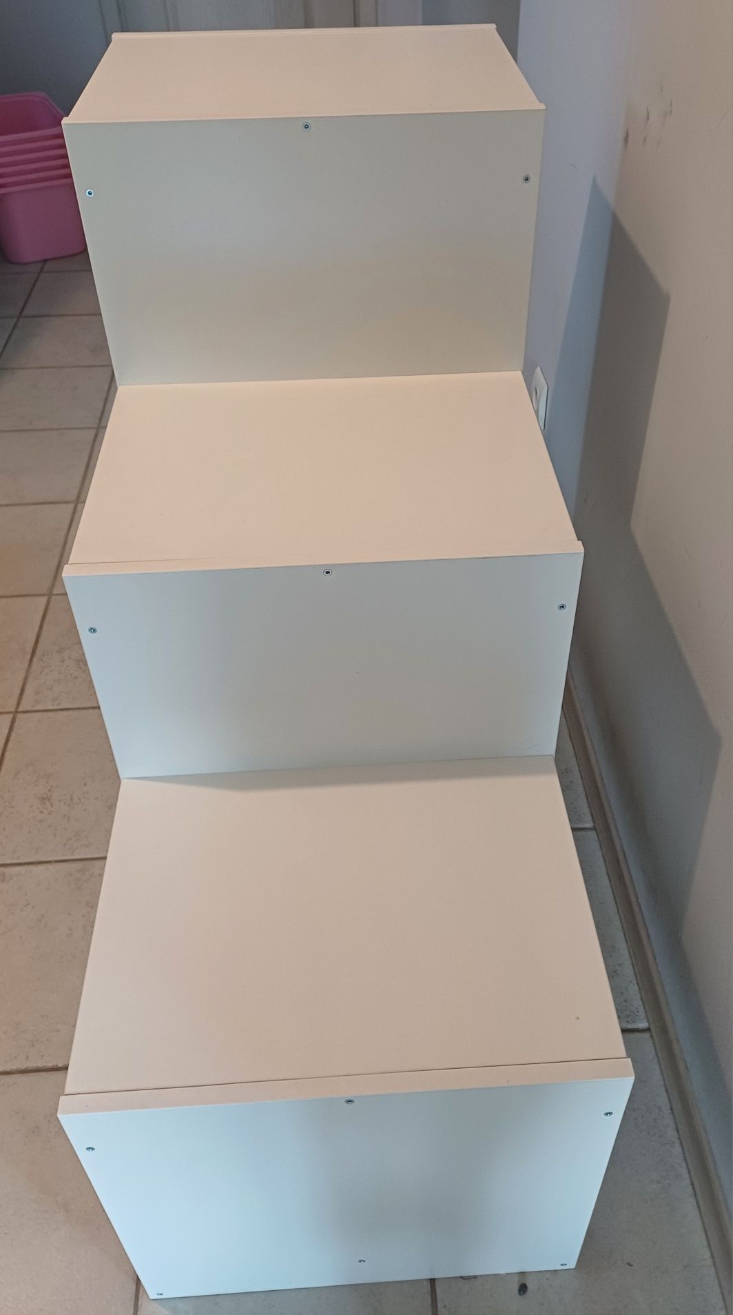 Regał Ikea Trofast z pojemnikami