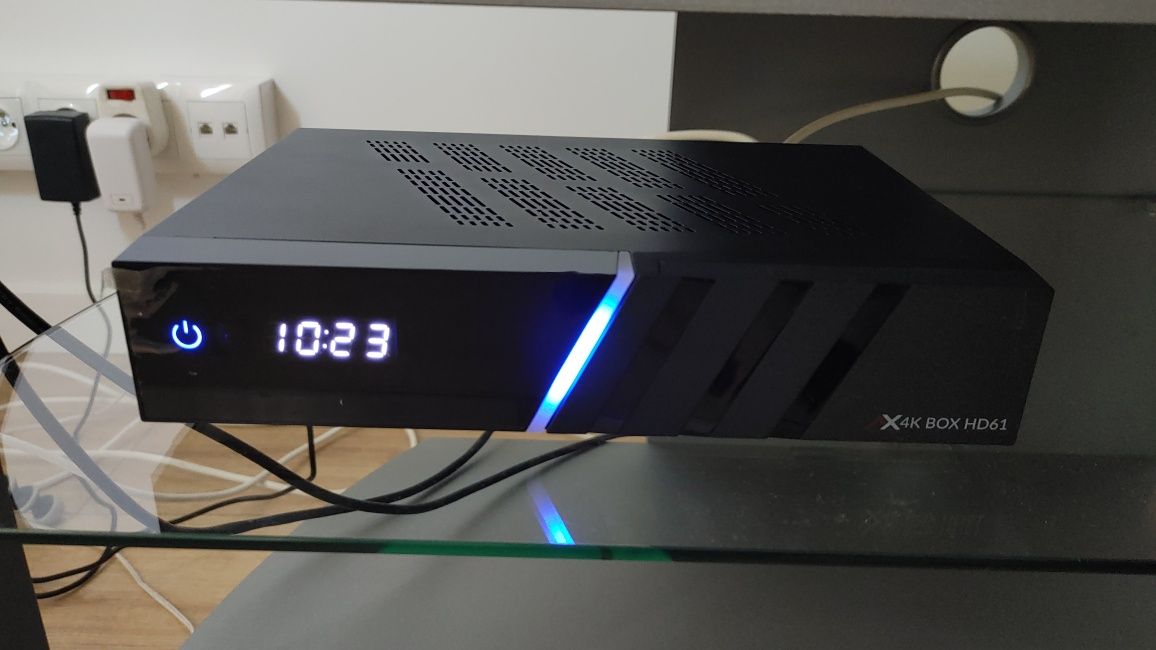 Tuner Opticum AX HD61 4H UHD Twin 2xDVB-S2X 2xCI 1xCA Linux Enigma2