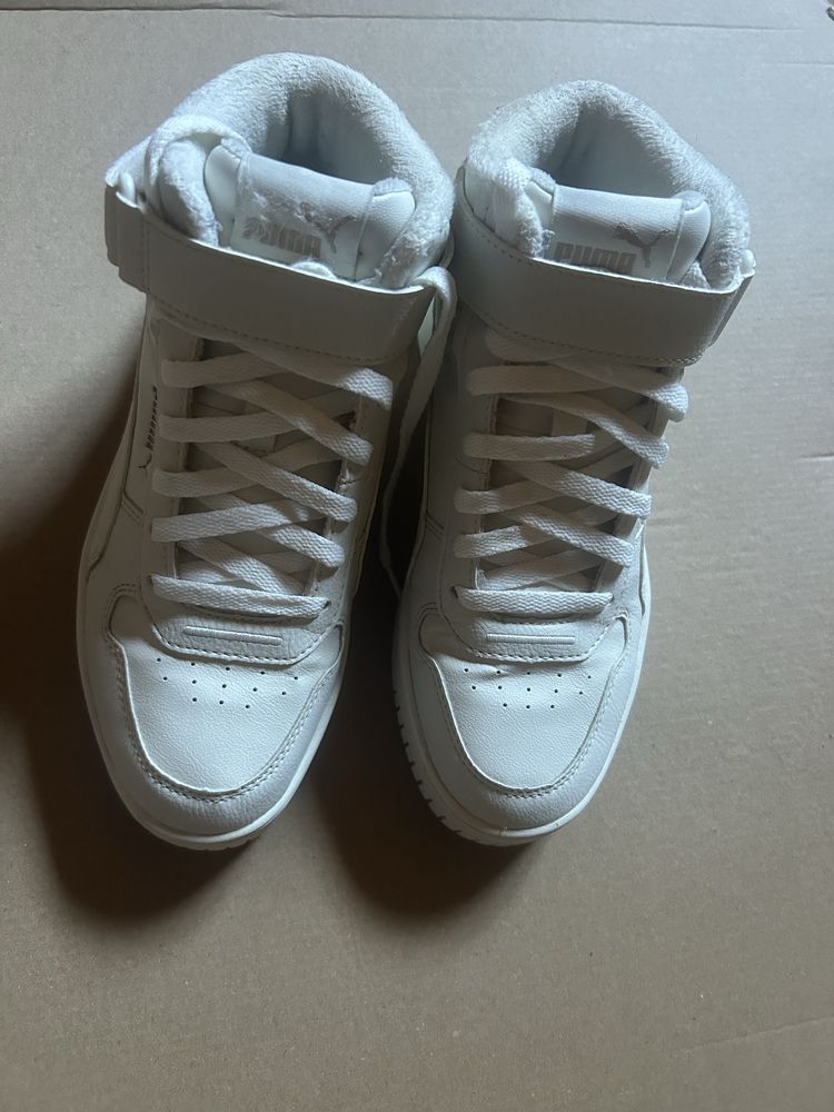 Puma Carina Street