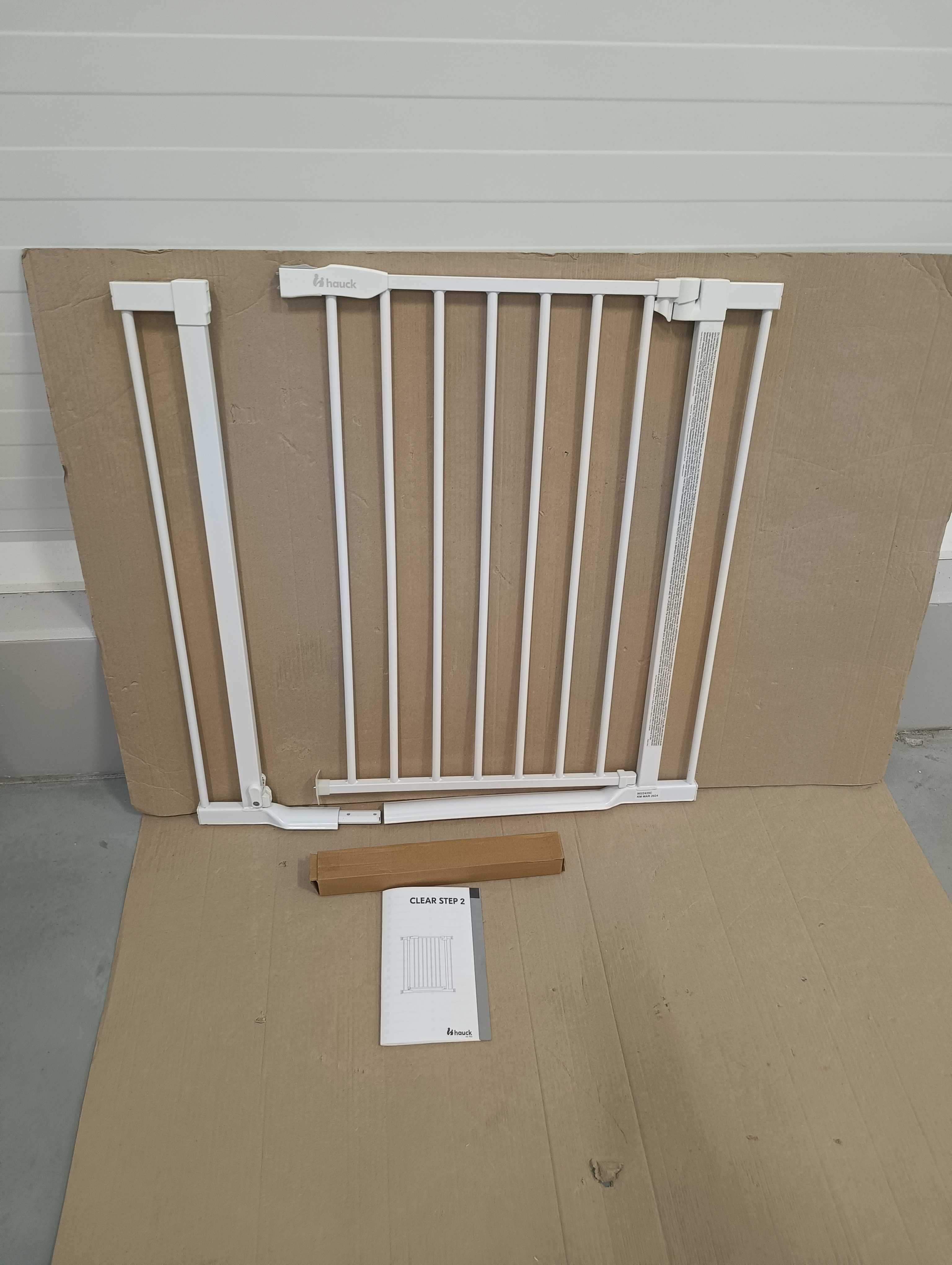 Bramka bezpieczeństwa Hauck Clear Step 2 75-80 cm biała płaski próg