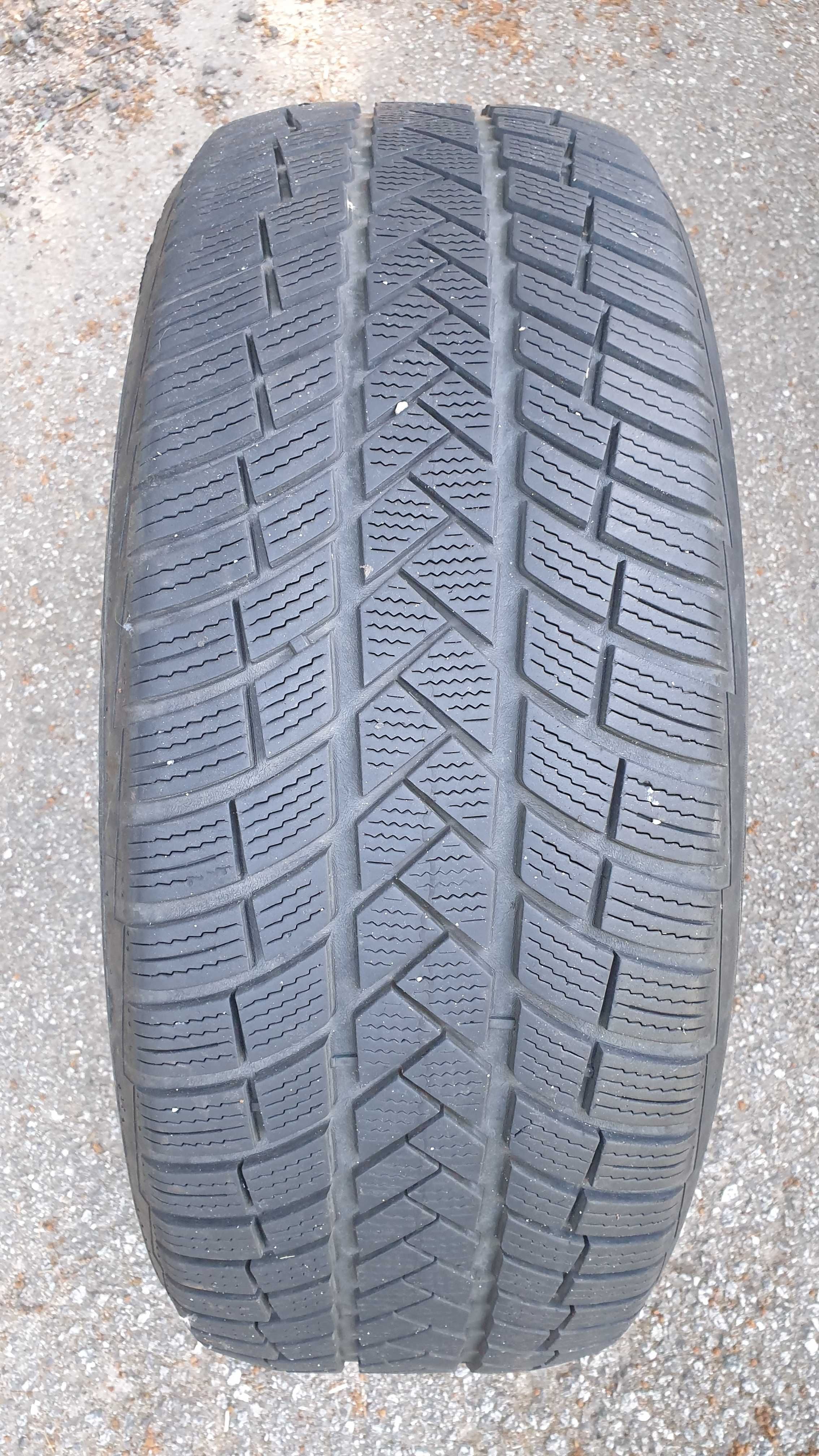 Preço é do conjunto de 2 pneus Vredestein 255/55R19 usados