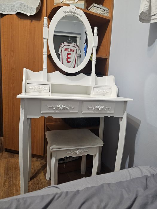 Toaletka z lustrem+ krzeslo do maekup makijazu jako biurko roznordony