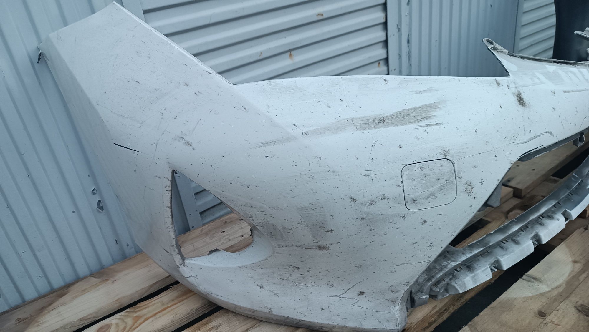 Vendo parachoque de frente Toyota Auris ano 2012/15