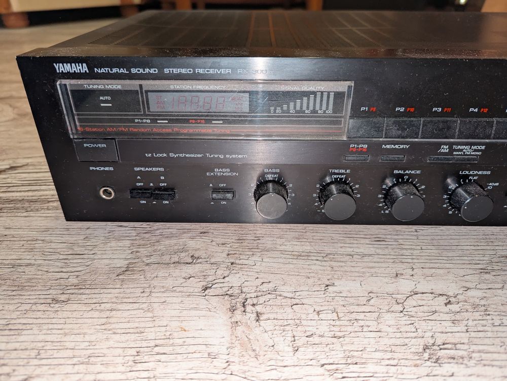 Amplituner Yamaha RX-300 natural sound
