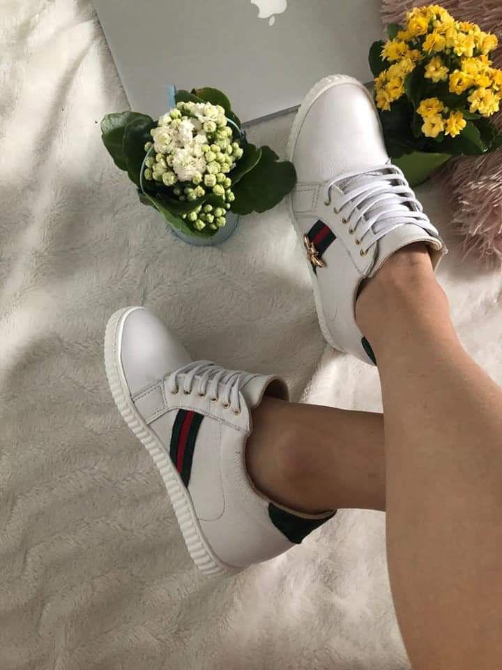 Eleganckie buty sneakersy sportowe złote białe skóra naturalna