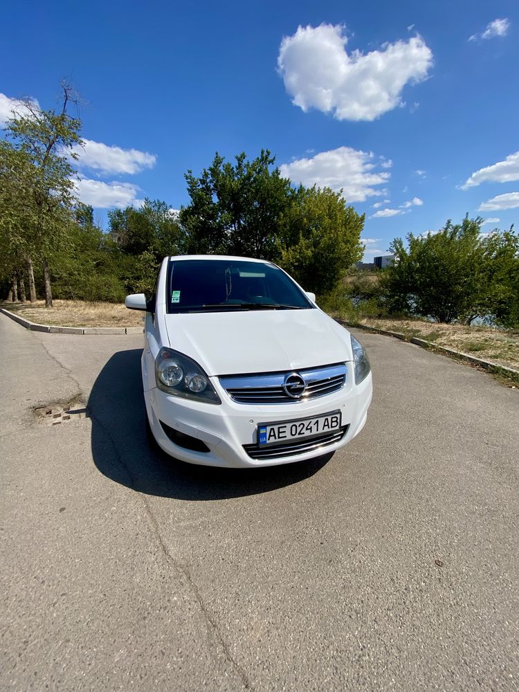 Продам автомобіль opel zafira 2011 1.6 CNG