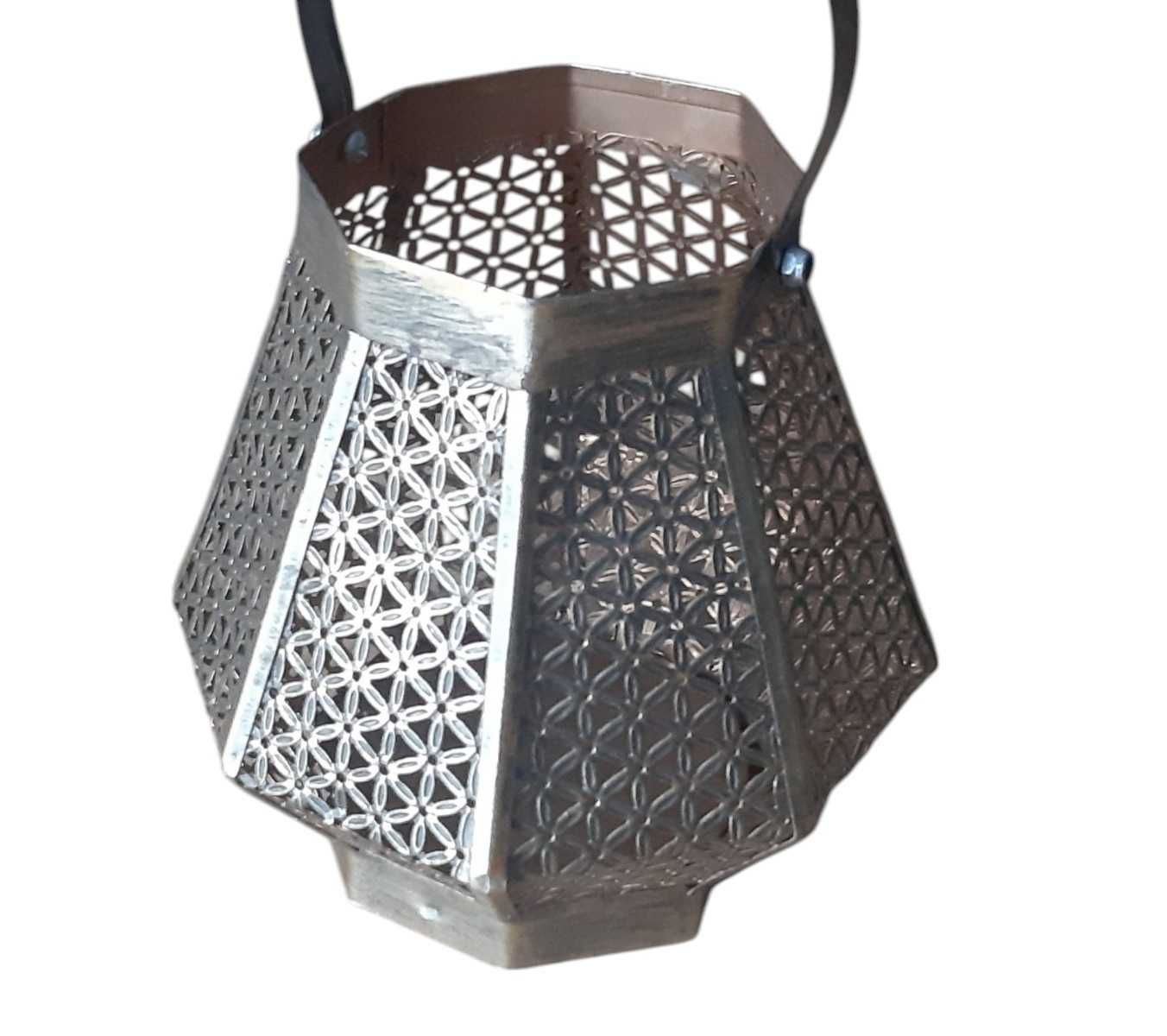 ażurowy lampion z mosiądzu