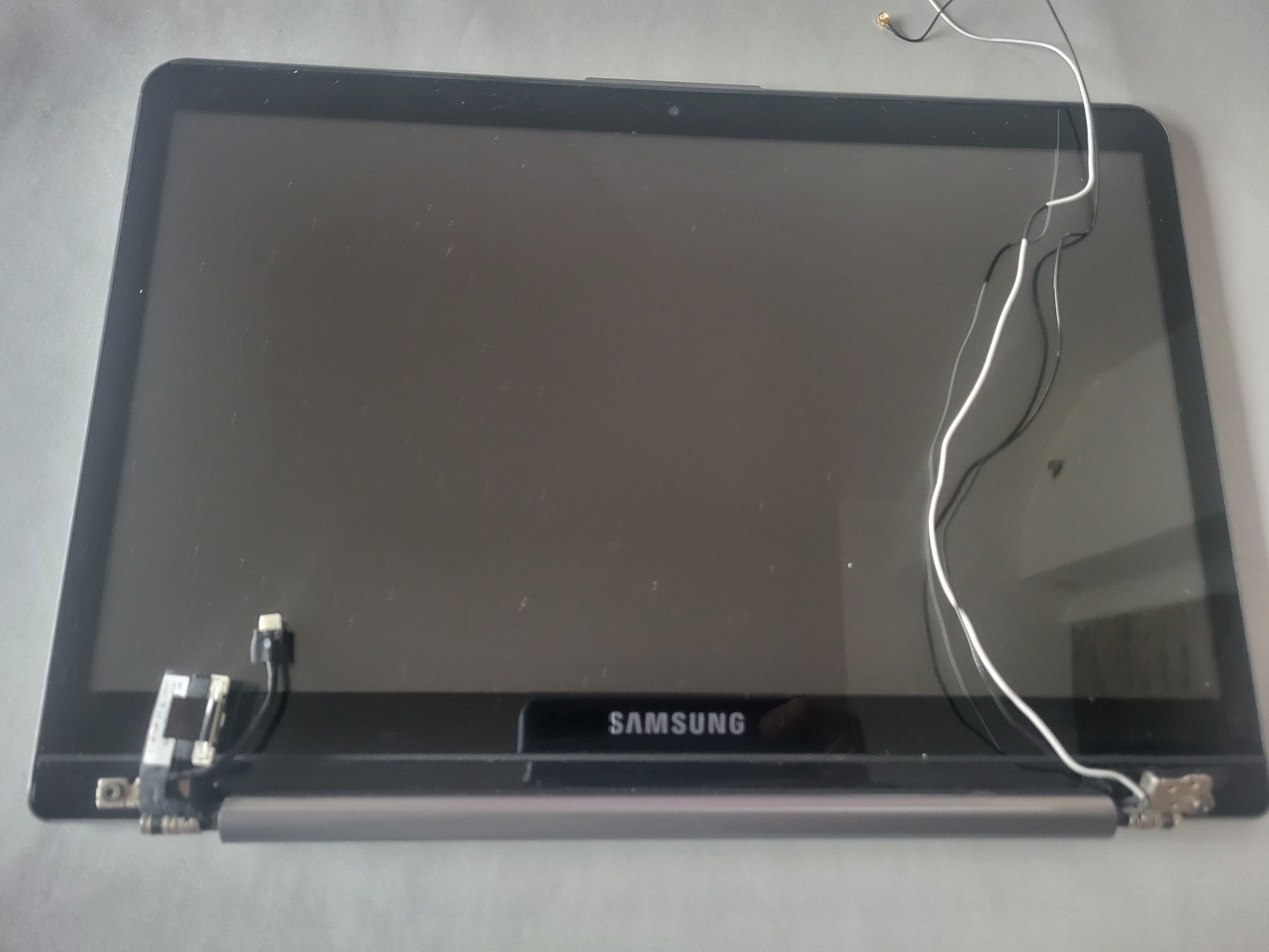 Sprzedam klapę Matrycy do Samsung NP-540U3C