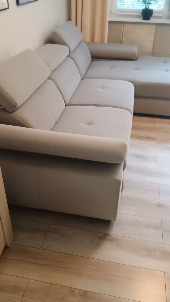 Narożnik z funkcją spania z regulowanymi zagłówkami