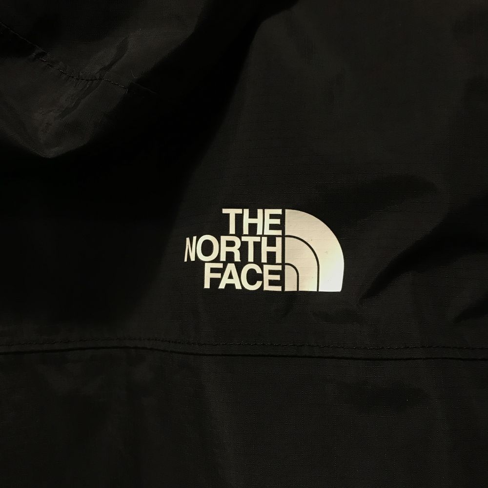 Kurtka wiatrówka the north face tnf czarna z logo dryvent górska