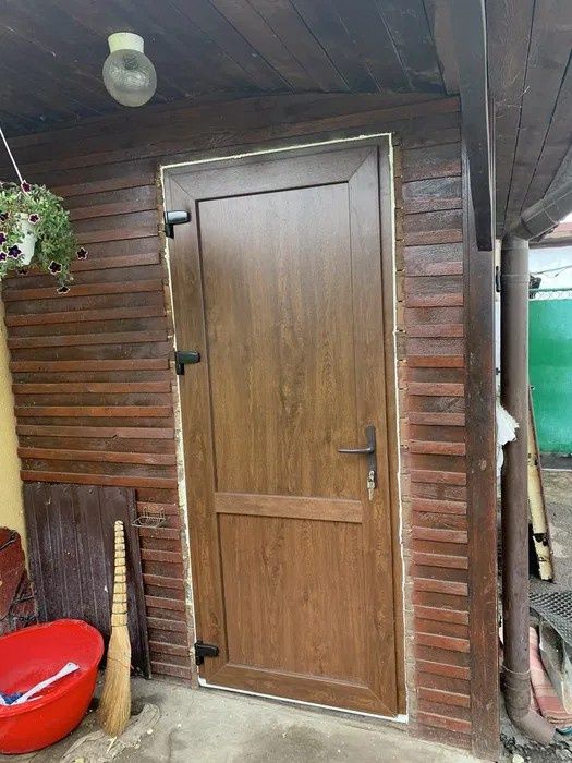 Двері металопластикові, вхідні та міжкімнатні, установка дверей Хуст