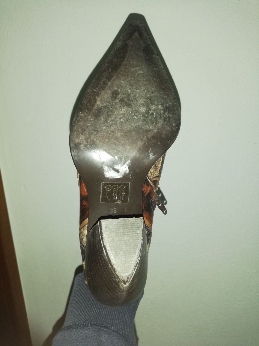 Botas em pele Bugatty