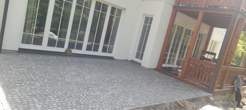 Ukladanie kostki brukowej i granitowej