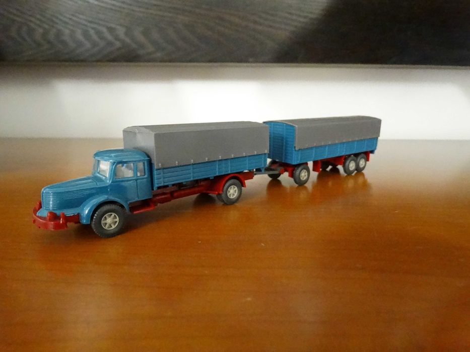 Camião HO 1:87 da Wiking
