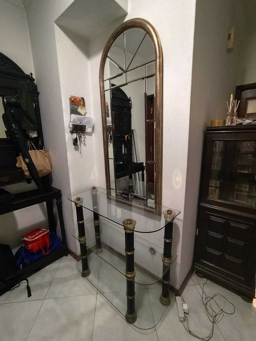 Credencia em vidro e espelho