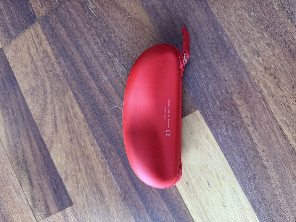 Dziecięce pudełko na okulary Fisher Price czerwone