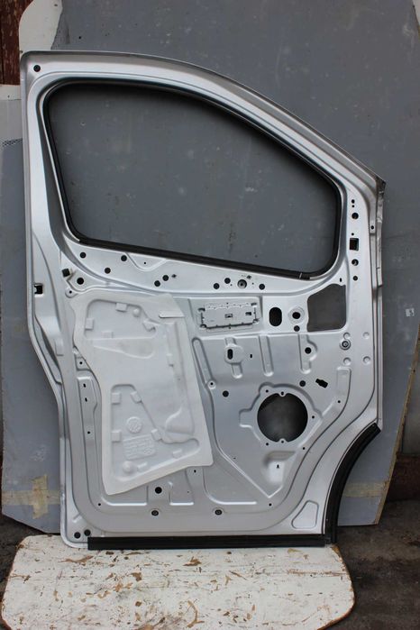 Двері передні сірі  Трафік3 Віваро3 Ніссан нв300 Фіат Таленто