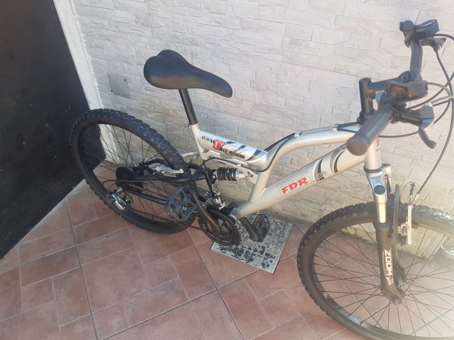 Bicicleta roda 24 com dupla suspensão impecável