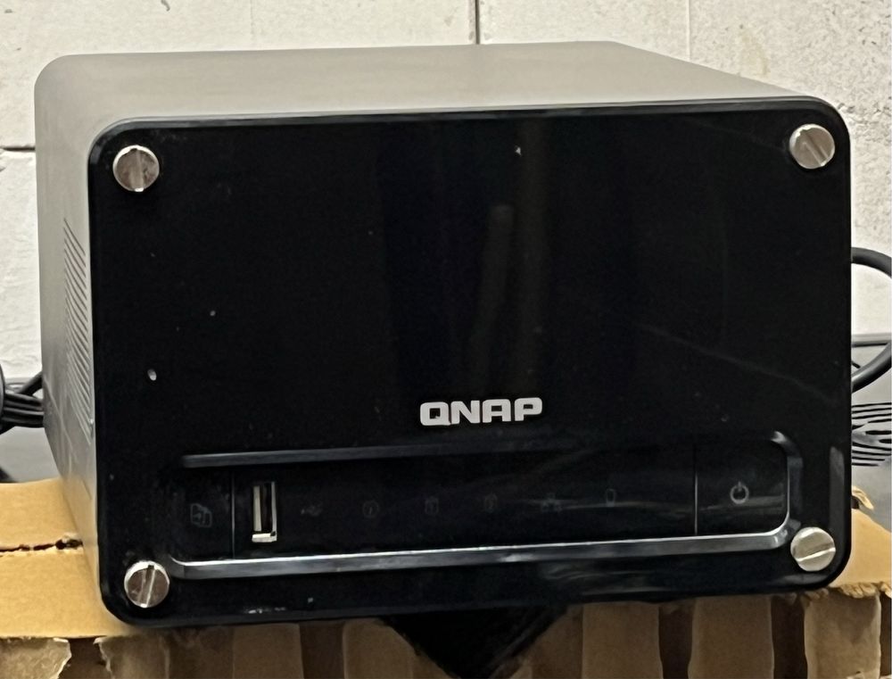 Dysk sieciowy serwer QNAP TS-209 pro II (+ 3 dyski 1TB)
