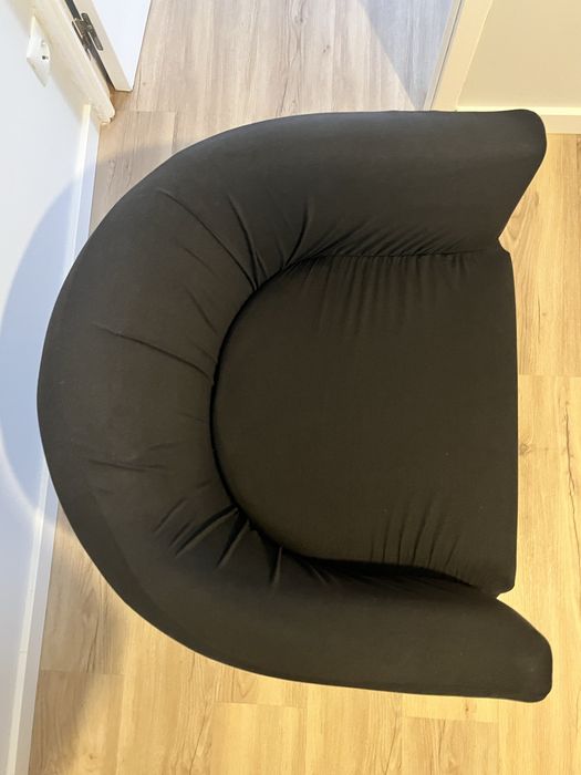 Poltrona preta com capa