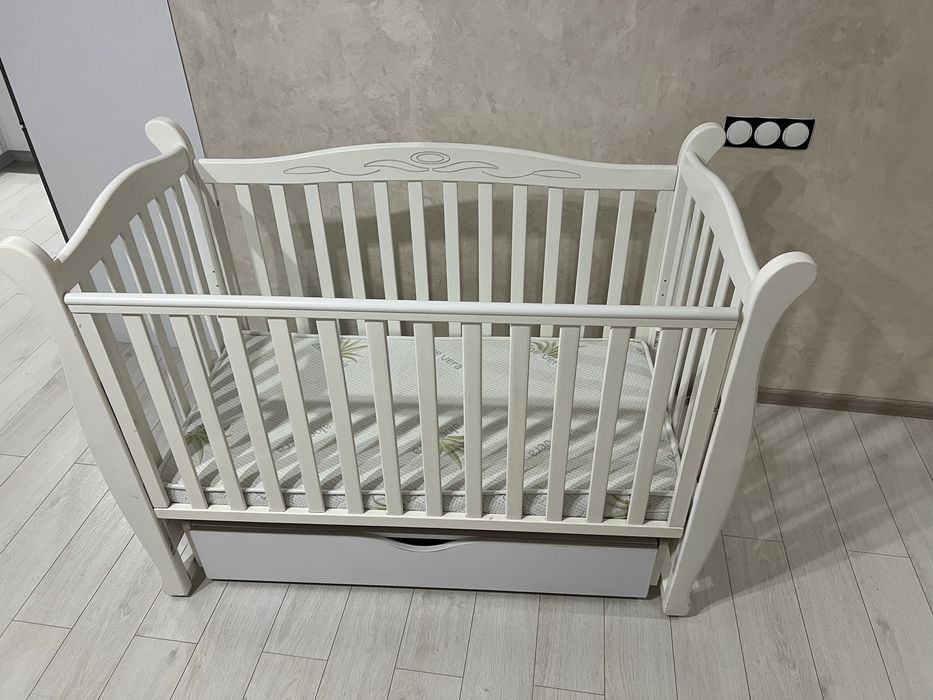 Дитяча кроватка