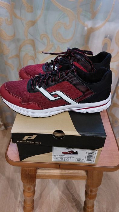 Кросівки жіночі 37 розмір