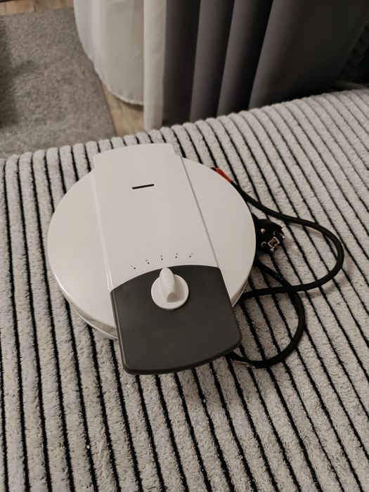 Gofrownica prawie nowa