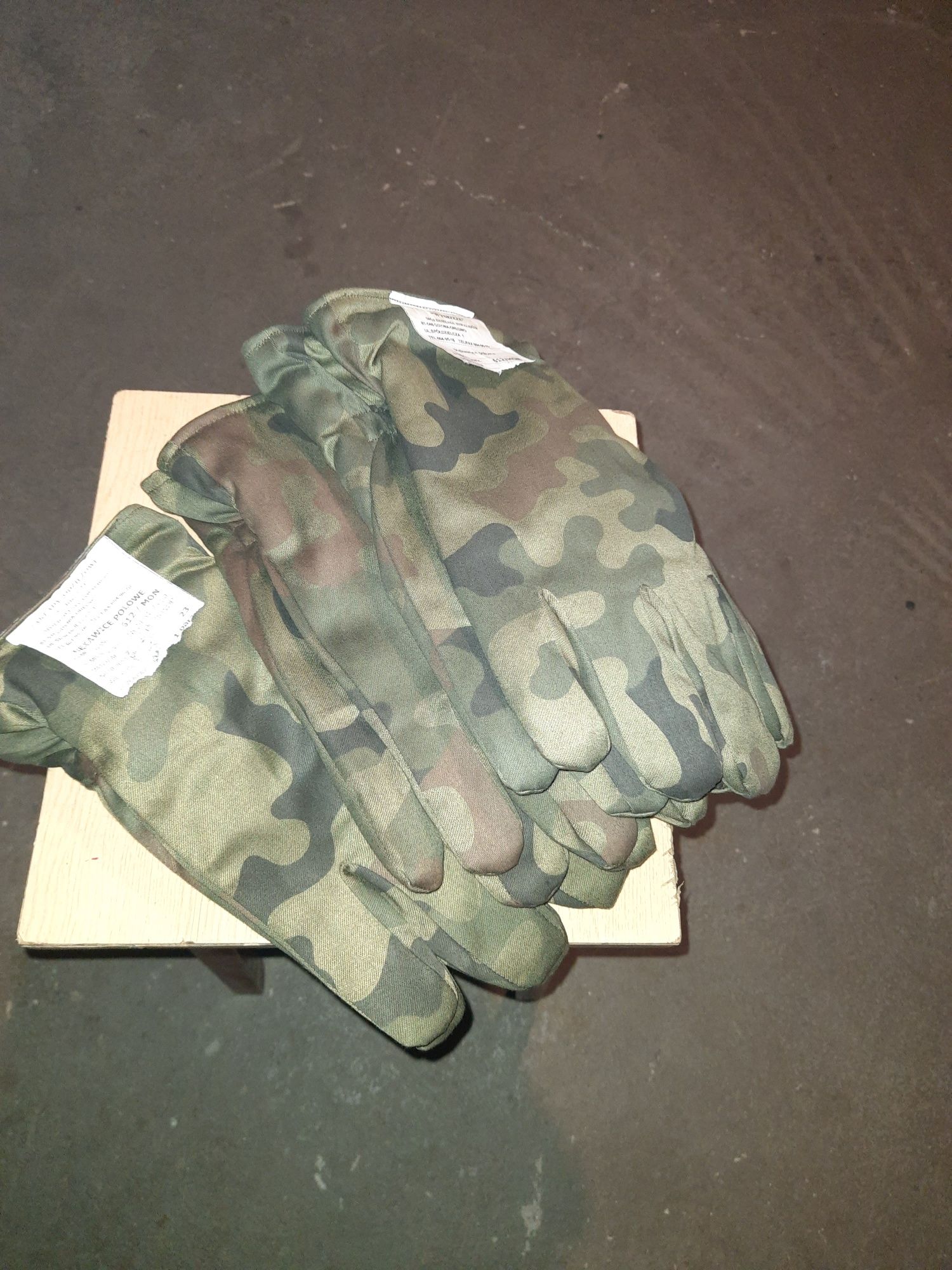 Rękawice  wojskowe nowe roz 10 trzy pary