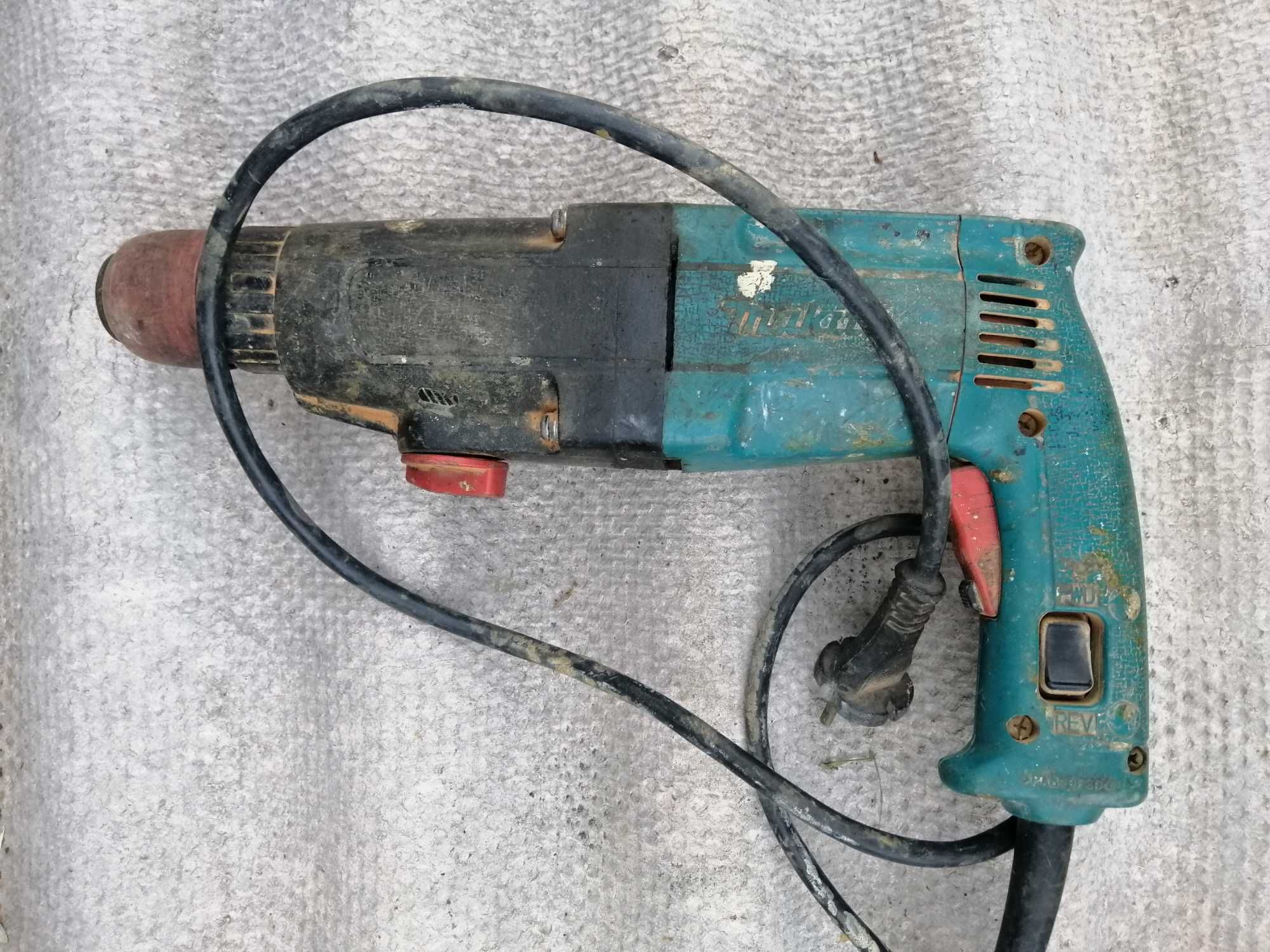 Прямой перфоратор  Makita HR-2400.